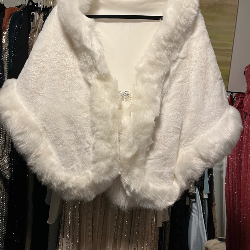 Faux. Fur wrap. OS